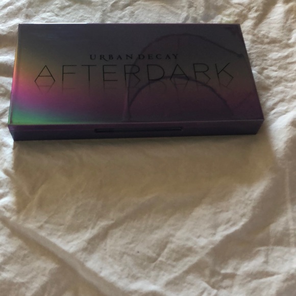 Urban Decay After Dark Shadow Palette -Barely Used - Picture 7 of 7